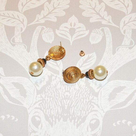 Gold Spin Pattern Medallion Pearl Drop Earrings Caroline C Estate Collection - Picture 3 of 9